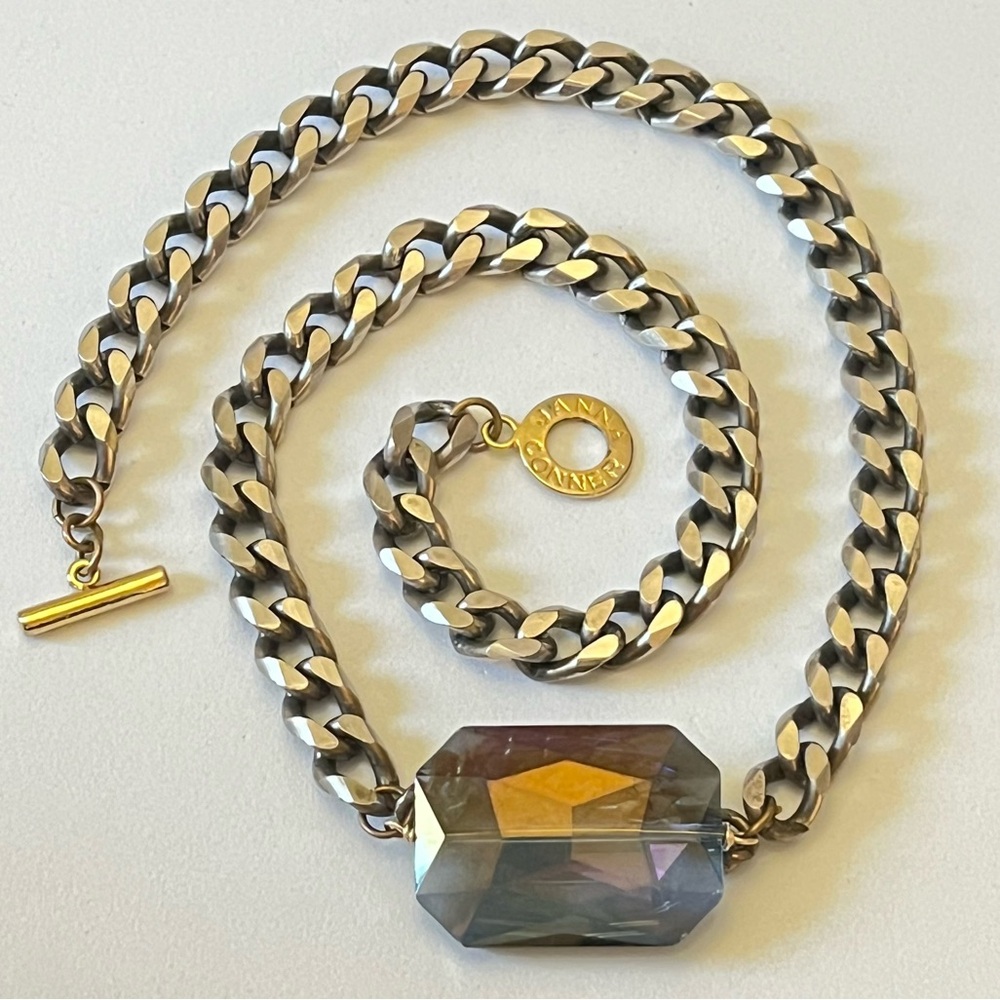 JANNA CONNER Chunky Silver Tone Necklace Multifaceted Glass Accent ToggleClosure